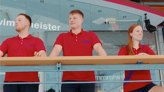 Platzhalterbild: Ein Verlauf von dunkelblau (unten) zu hellblau (oben) in der Mitte steht ein weißer Text: 