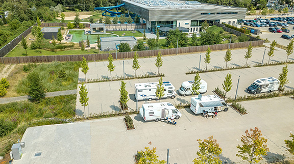 Platzhalterbild: Ein Verlauf von dunkelblau (unten) zu hellblau (oben) in der Mitte steht ein weißer Text: 